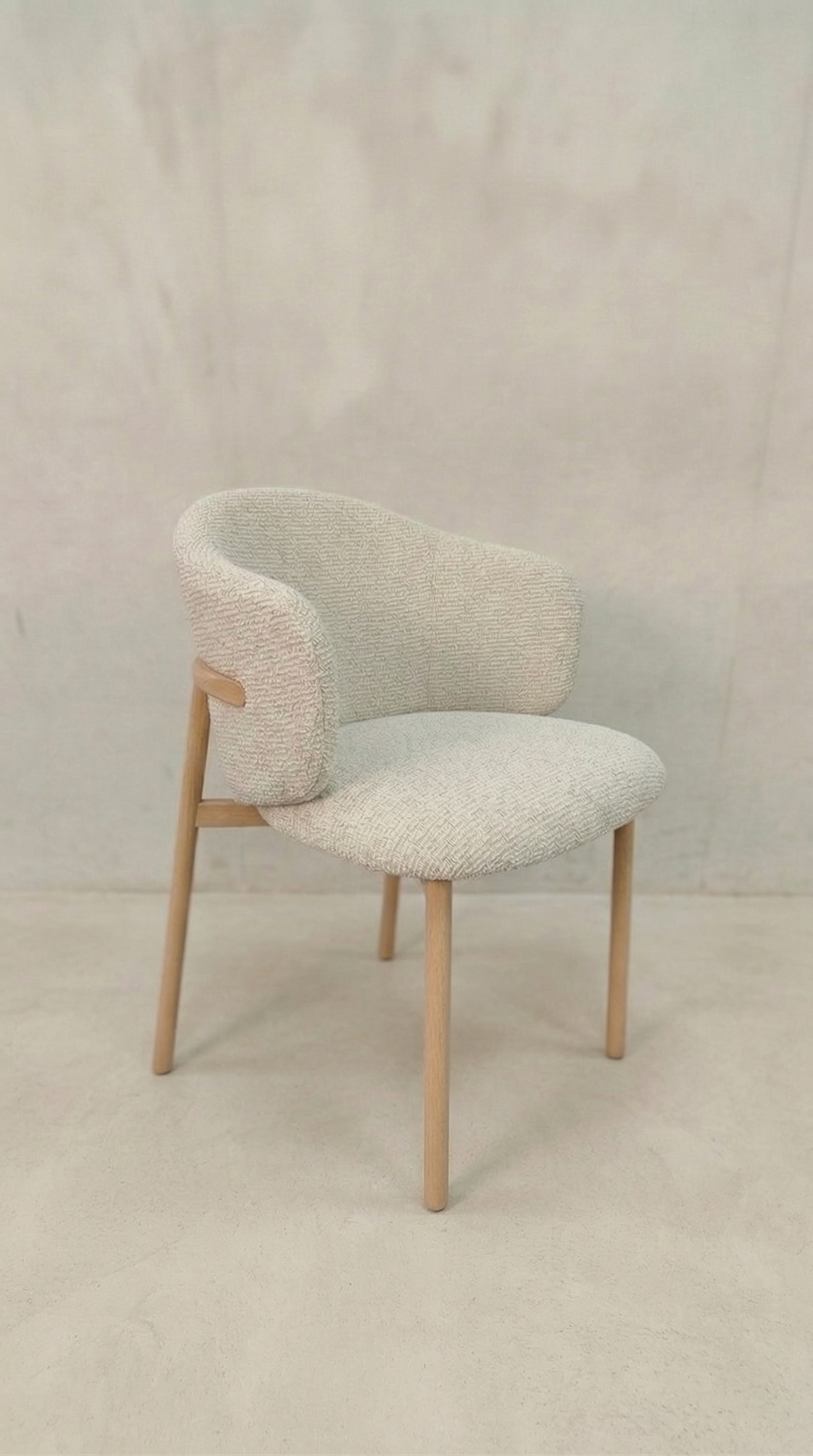 Luna Bouclé Eetkamerstoel – Japandi Mid-Century Modern Stijl