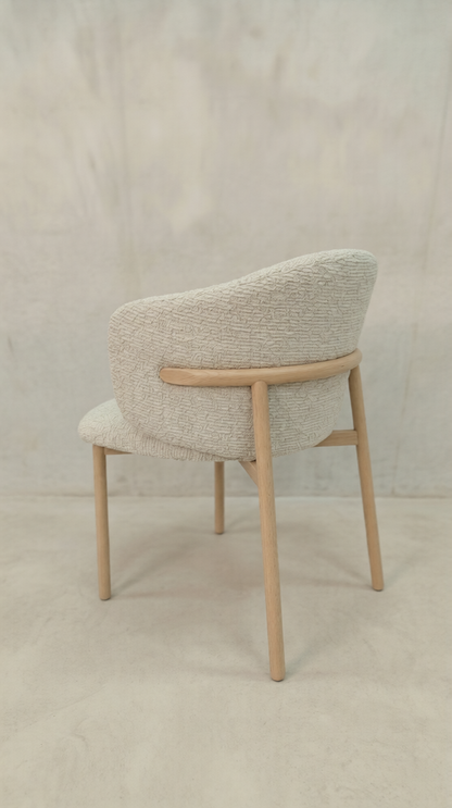 Luna Bouclé Eetkamerstoel – Japandi Mid-Century Modern Stijl