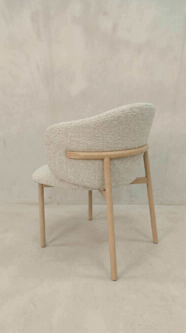 Luna Bouclé Eetkamerstoel – Japandi Mid-Century Modern Stijl
