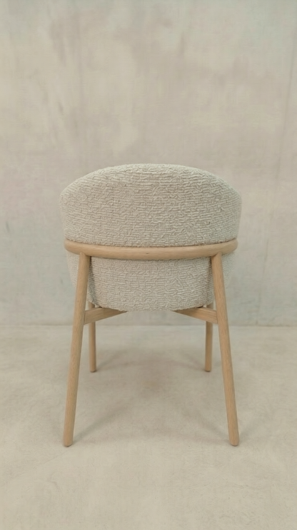 Luna Bouclé Eetkamerstoel – Japandi Mid-Century Modern Stijl